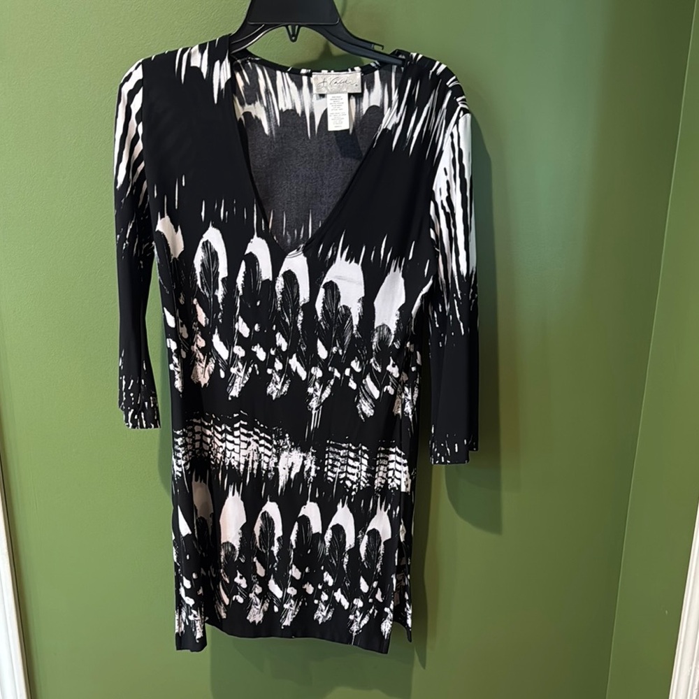 I Valdi Black and White Patterned Coverup Dress, NWOT